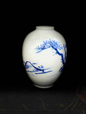 日本老香蘭社青花手繪勁松富士山小花瓶一個。老香蘭古香蘭。香蘭