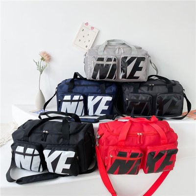 Nike耐克 耐吉2023新款大容量旅行包 字母簡約男女通勤旅行收納包 幹濕分離戶外運動健身包