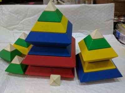 【Timezone Shop】 金字塔積木 益智玩具 塑膠