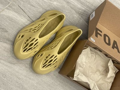 超新真品 adidas Yeezy foam runner 奶油色 橡膠球鞋us9
