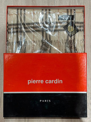 全新～巴黎 pierre cardin 皮爾卡登。100%純羊毛圍巾