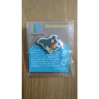 全新仙台水族館可愛海豚企鵝徽章紀念品，2.3×1.7cm