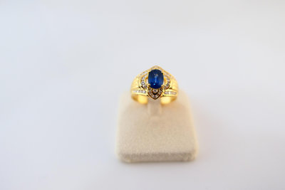[吉宏精品交流中心]1.60克拉 天然藍寶石 天然鑽石 黃K金 造型 戒指 中性戒