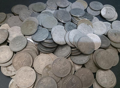 民國60年代梅花1元硬幣 共200枚 普品 品相大致 年份隨機