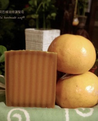 TaiTai 泰泰手創《冷製手工皂》天然橘潔淨去污皂 / 家事清潔萬用皂 / 洗衣物、拖地板、餐具洗滌