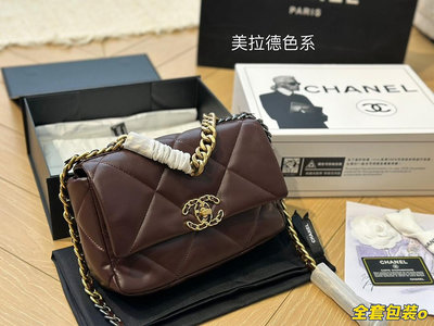 【二手包包】全套包裝Chanel19 bag 自從歐陽娜娜帶貨后全球斷貨很難買到 皮質是羊皮有點像羽絨服包包NO219770