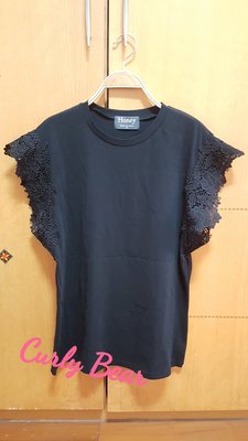 花朵蕾絲袖棉T(黑) - Curly Bear 韓國服飾&雜貨