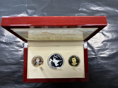 A028-台灣銀行103年馬年生肖套幣，幣佳，紙盒佳，有收據