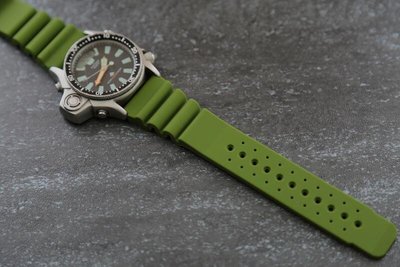 橄欖綠色 24mm 高質感蛇腹式矽膠錶帶替代原廠貨星晨seiko精工diver潛水錶適用promaster