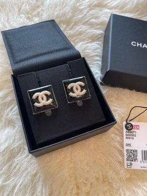 全新品  爆款  Chanel超美人氣 耳環 黑白琺瑯  大號 香奈兒專櫃 全配  購買證明