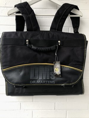 Dr.Martens 馬汀大夫科技防水材質黑色大型書包/後背包兩用