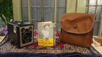 【卡卡頌 歐洲古董】英國倫敦老件 Kodak Brownie 古董相機 附說明書 紮實帆布背帶包 ss0574 ✬