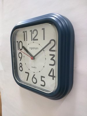 【Timezone Shop】8.5" 展示品 籃白色 簡約 時鐘 掛鐘 廚房鐘