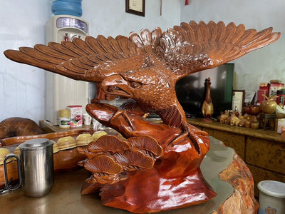 藏家釋出 木雕大師傅學榮早期作品 展翅高飛老鷹木雕 長80公分 寬33公分 高51.5公分