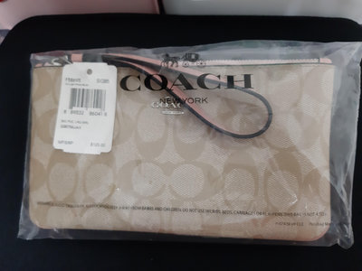 《凱莉屋》全新COACH F58695 經典logo印花手拿包 證件卡夾─粉色
