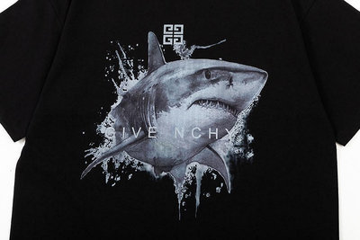 Leann代購~GIVENCHY 紀梵希 夏季新款鯊魚印花寬鬆純棉圓領短袖T