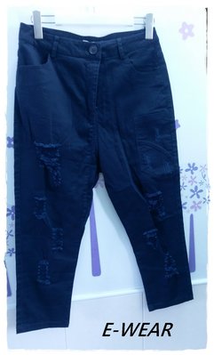 。E-WEAR【全新專櫃商品】深藍色 個性休閒風破洞造型可反摺褲管棉質八分老爺褲。F號
