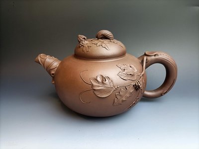 早期超大品紫砂壺，葡萄松鼠壺