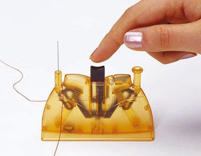 【傑美屋-縫紉之家】日本Busy Bee河口牌雙孔穿線器#粗細針都可用穿針器