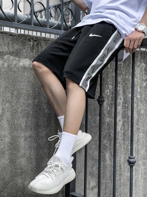 【熱賣精選】Nike耐克拼接串標反光短褲男款五分褲側邊串標梭織褲-LK49658