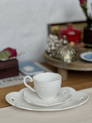 日本蝴蝶夫人Hanae Mori森英惠浮雕咖啡杯，杯子口徑約