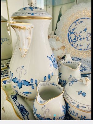 Meissen 古董稀有 青花 套㐿大茶壺 +二小奶壺丶二糖瓶蓋盒）共五件。另贈 策展等級