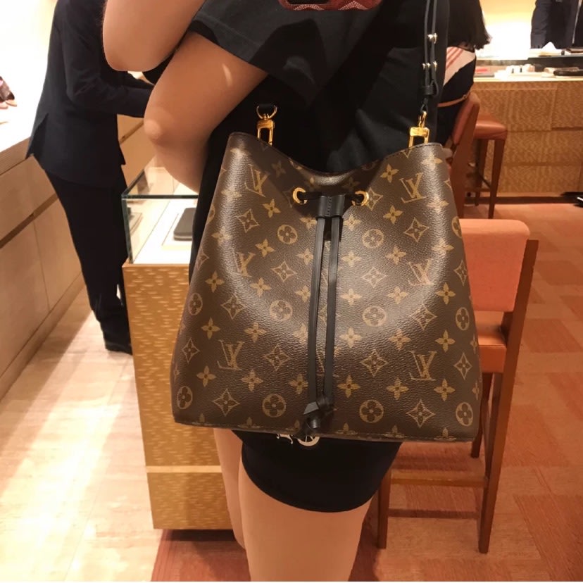 Louis-Vuitton-Monogram-Neo-Noe-Shoulder-Bag-Noir-M44020