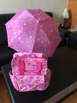 SOGO 來店禮Hello Kitty經典雨傘。規格：傘骨23吋*8k材質：傘布滌綸布。傘骨：鐵中棒+丸骨