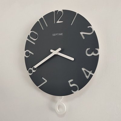 新款木質靜音掛鐘北歐簡約客廳搖擺時鐘圓形裝飾家居創意石英鐘表