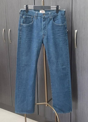 正品LEVIS501 STRAIGHT BUTTON FLY 男藍色排釦直筒牛仔長褲W32/L30