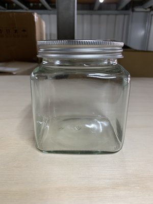 【嚴選SHOP】台灣製造 附蓋 600cc銀蓋寬口四方罐 收納罐 果醬瓶 醬菜瓶 玻璃瓶 玻璃罐 儲物罐【T048】