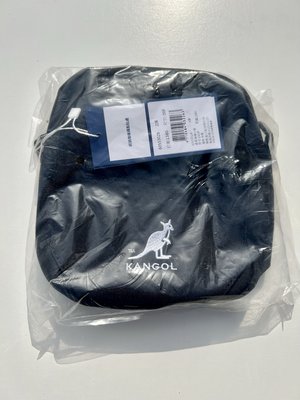 KANGOL 英國 袋鼠 基本款 多功能 側背包 斜背包 小包 包包 黑 60553028