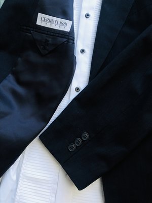 歐碼46【CERRUTI 1881】夏綠蒂白標 深藍近黑單排兩釦半內裡西裝外套