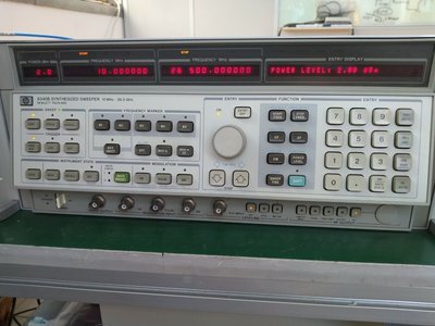 Agilent  HP 8340B Synthesized Sweeper 10MHz to 26.5GHz w opt