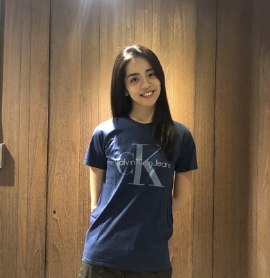 美國百分百【Calvin Klein】T恤 CK 短袖 T-shirt 短T 大logo 經典 暗藍 XS S G421