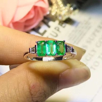 【祖母綠戒指】天然哥倫比亞祖母綠戒指 高淨度 超美翠綠色 火彩超美