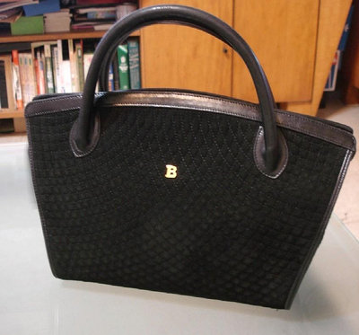 品相佳 歐洲經典款 瑞士BALLY 女性 金B Logo車菱格紋 黑色厚牛皮+麂皮  大流蘇 晚宴包 手提包 (超值真品) 34cm