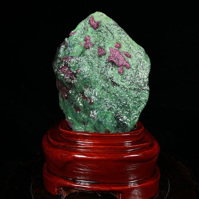 原石擺件 奇石擺件 緬甸紅綠寶 天然原礦帶座高15.5×8.5×6公分 重1.2公斤 編號220477