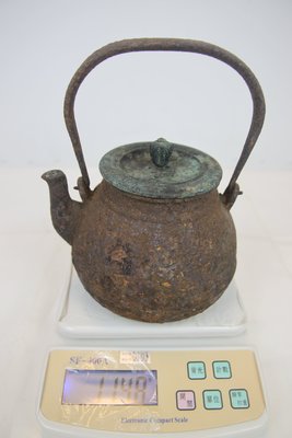05011--回饋社會-特價品-日據時期(龍文堂-款)鐵茶壺專用厚重老銅蓋-重點是賣銅蓋(免運費~建議自取確認)