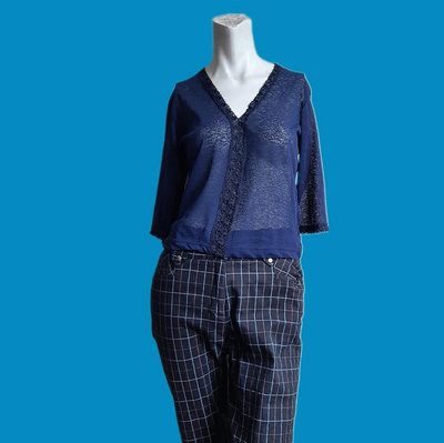 【Bjs啵古着】1980年代Pusmica深藍褐色蕾絲邊飾邊透視感7分袖V領絲紗雪紡上衣（25051067）