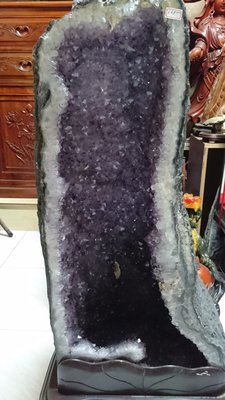 紫水晶洞  百公斤  洞深