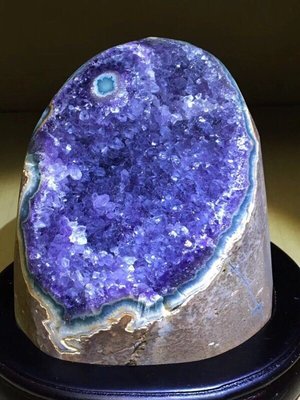 紫水晶洞 紫水晶晶鎮 消磁石 綠瑪瑙邊 帶財眼 擺件 1.2公斤15公分高非常特別 只要2000元