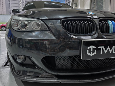 《※台灣之光※》全新精品BMW E60 類F10樣式 04 05 06年 LED方向燈 黑底白光圈 魚眼投射HID大燈組