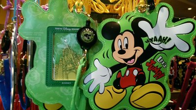 ***日本帶回***東京迪士尼米奇Mickey 識別證 票卡夾 捷運卡 拉繩+背帶♪☆♪