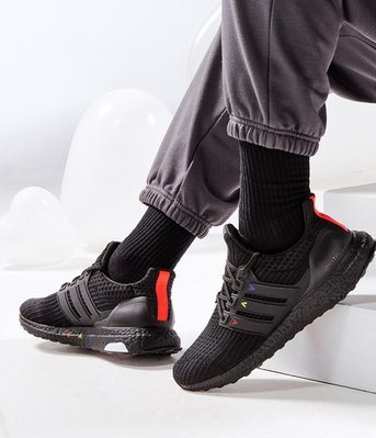 小阿姨shop adidas Ultra Boost 4.0 DNA“ Hearts Pack 慢跑鞋 黑 GZ9227