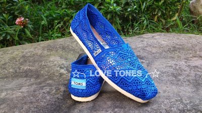 ☆╮LOVE TONES╭☆美國正品TOMS鞋『免運』Crochet 蕾絲簍空款【寶藍】現貨+預購
