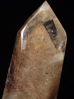 ~shalin-crysta~罕見金髮之金字塔水晶能量柱~1.728公斤~髮絲豐富~能量優質~值得珍藏!