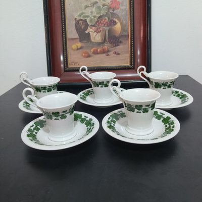 梅森Meissen超優雅系列天鵝頸摩卡一杯一碟，綠葡萄藤純手繪，還剩四套，單套價格