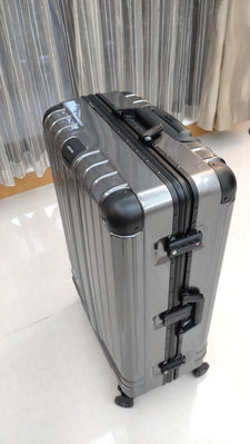 [箱遇] CASECASA  29吋行李箱 鋁合金邊框 鐵灰色 避震飛機輪 - 二手只用一次
