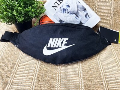 [MR.CH]Nike Heritage 經典 Logo 腰包 斜背包 側背包 DB0490-010